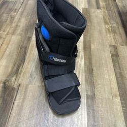 United Ortho USA Air Cam SHORT Top Walker Fracture Boot, Medium, Black