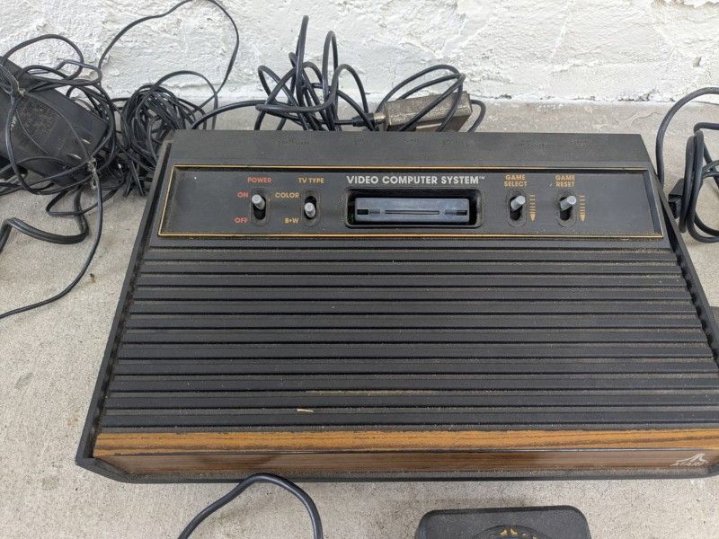 Atari System And Controllers 
