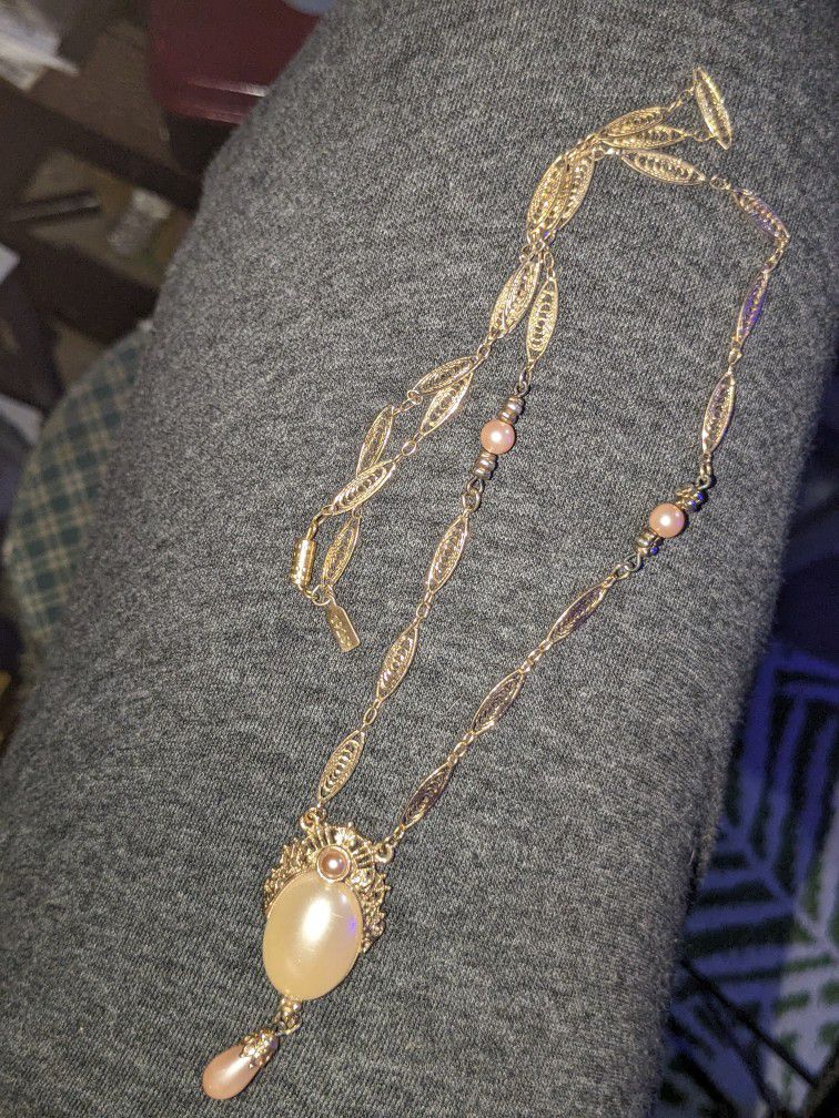 1928 Gold Toned Large Pearl Necklace