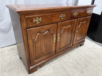 THOMASVILLE Vintage Georgian Winstin Court 3-Door Cherry Wood Buffet