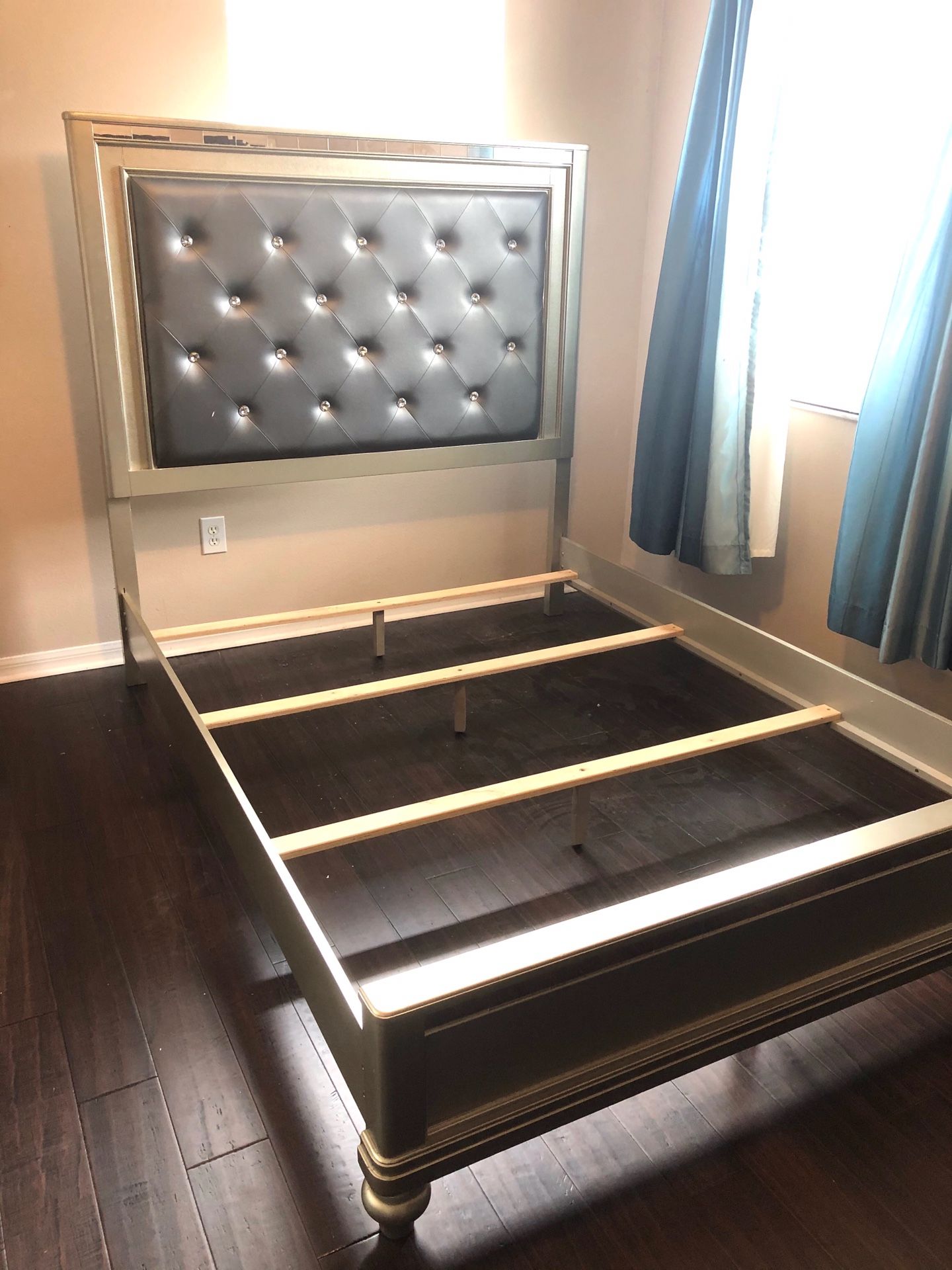 GREY COLORED QUEEN BEDROOM SET BED FRAME+NIGHTSTAND+DRESSER AND MIRROR(WILL UPLOAD IT LATER)