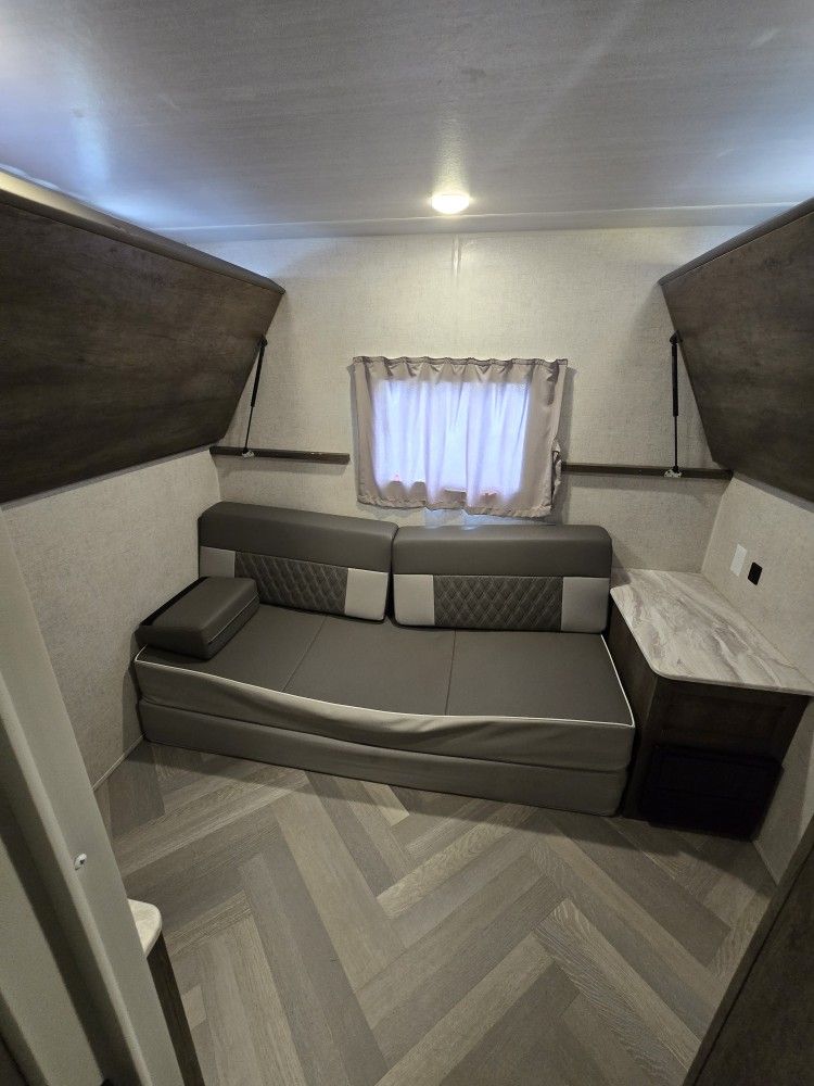 Rv Travel Trailer 2022 28 Ft Two Rooms