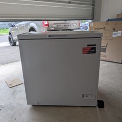 Brand New Chest Freezer *Needs Repair*