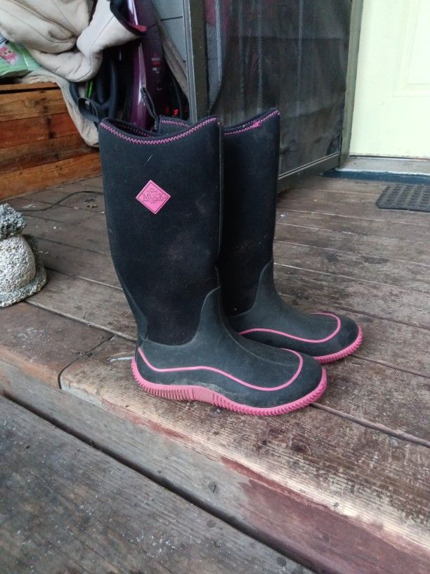 Women's Pink/Black Muck Boots