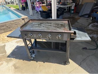Blackstone 4 burner grill.