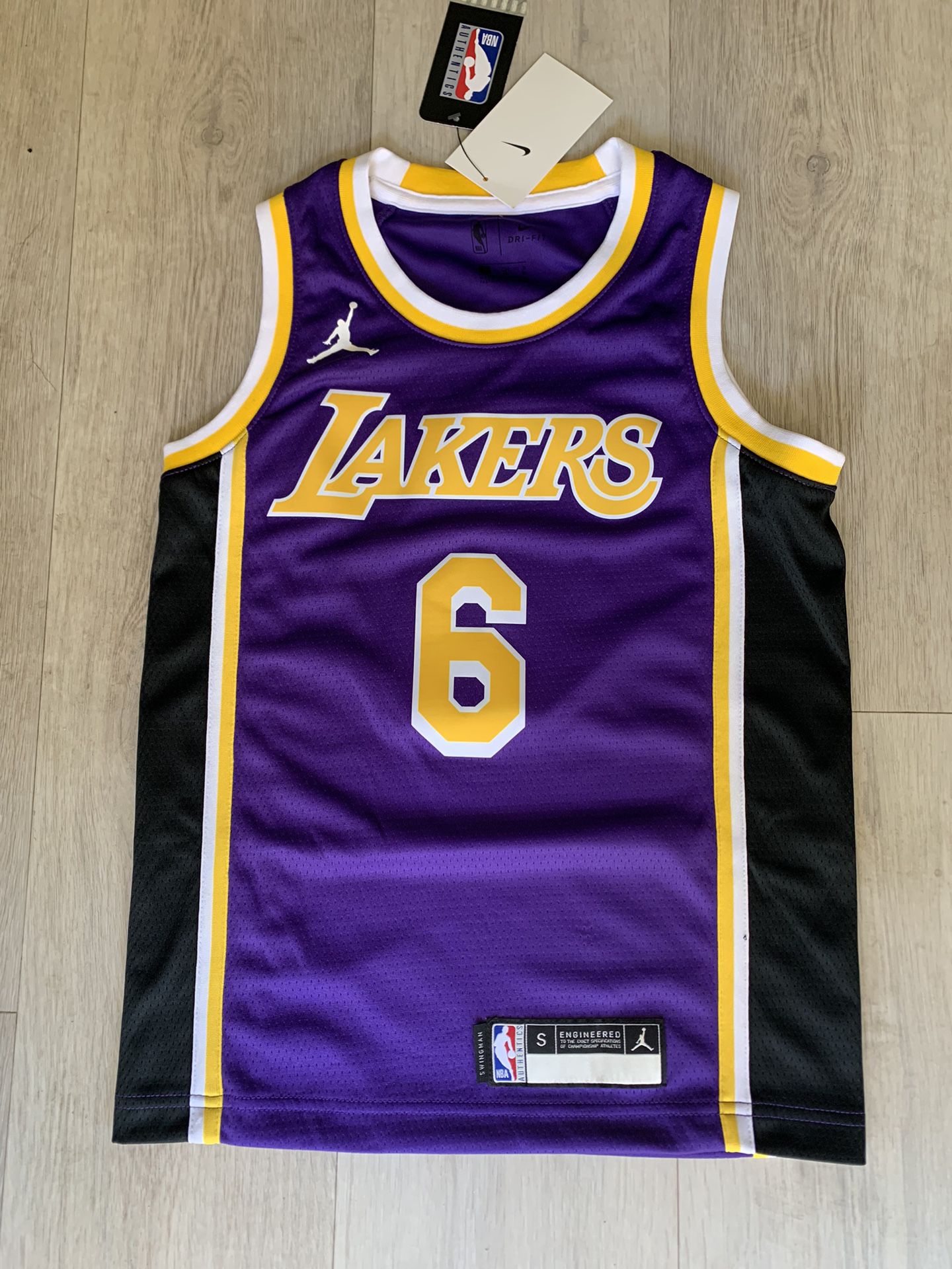 Nike Los Angeles Lakers Jersey LeBron James Kids Small for Sale in Covina,  CA - OfferUp