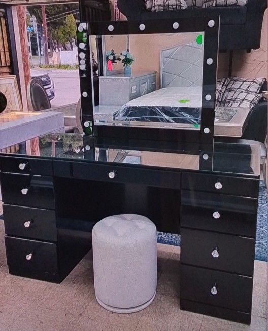 New Vanity Desk With Lights Sample Floor Only $680 Cash