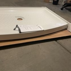 American Standard Ovation Curve 48 in. L x 30 in. W Alcove Shower Pan Base with Center Drain in Arctic White 