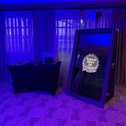 Mirror Me Photo Booth 