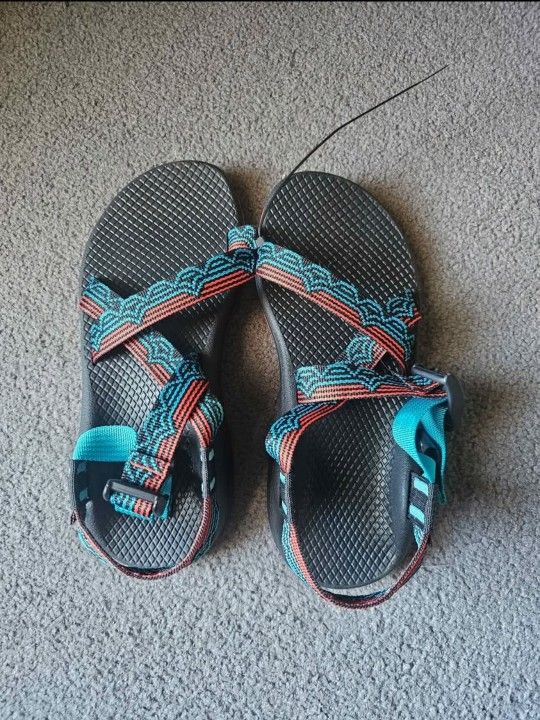 Chacos women's blue/red sandals size 6