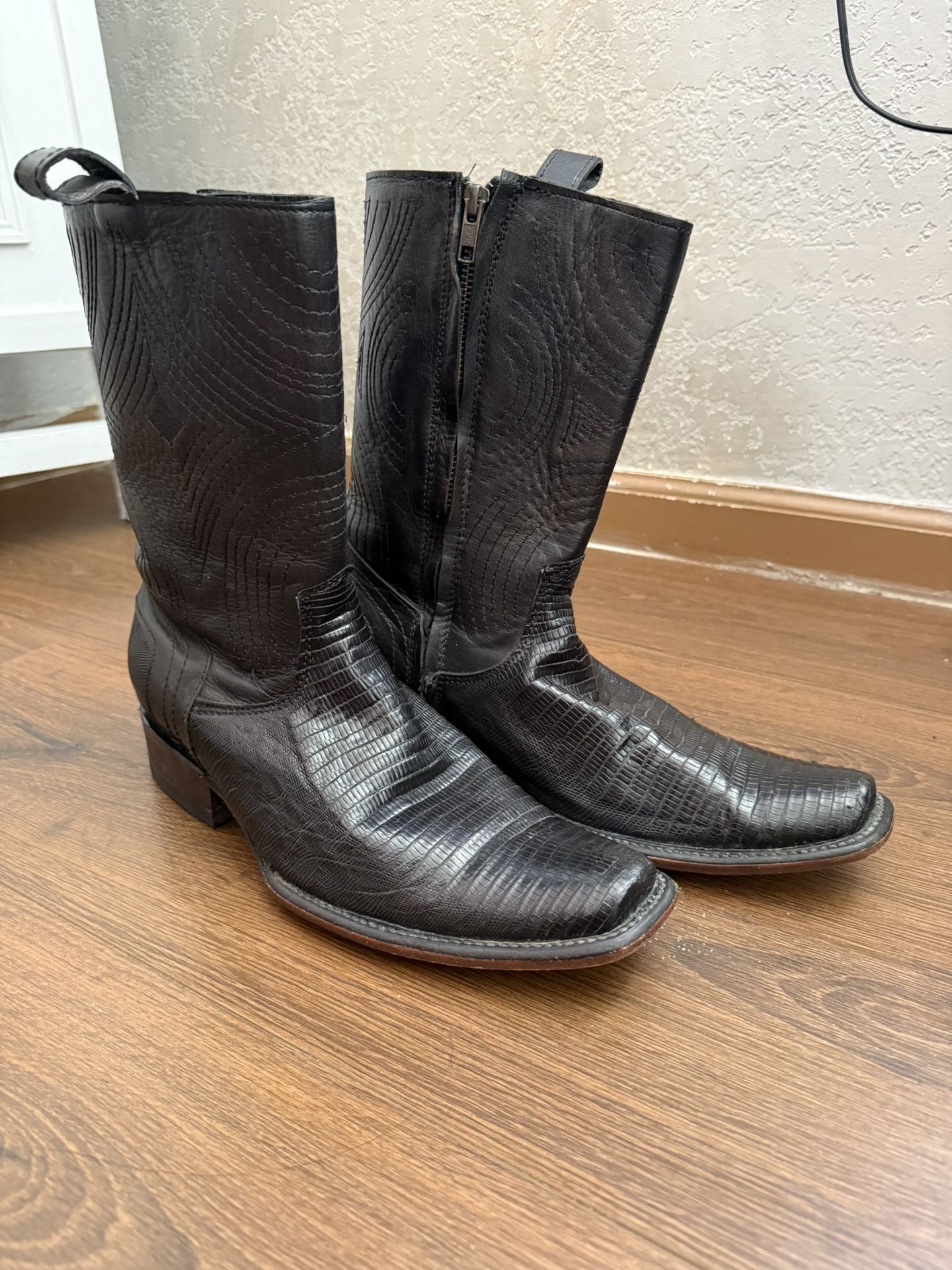 Black Armadillo Boots With Side Zipper For Men