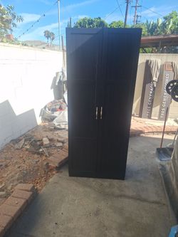 Used cabinets 2 barely used