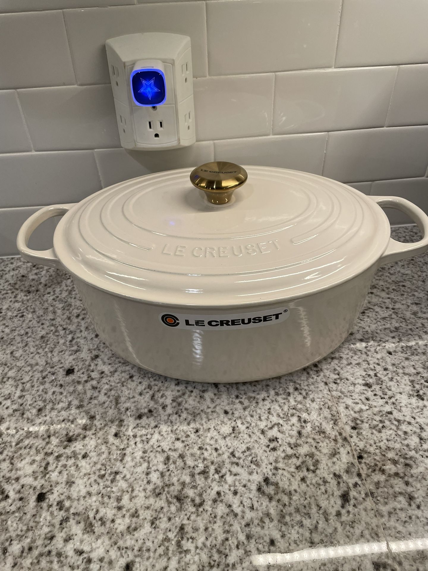 Brand New Le Creuset Oval Cream Dutch Oven
