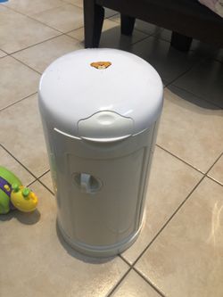 Munchkin diaper pale