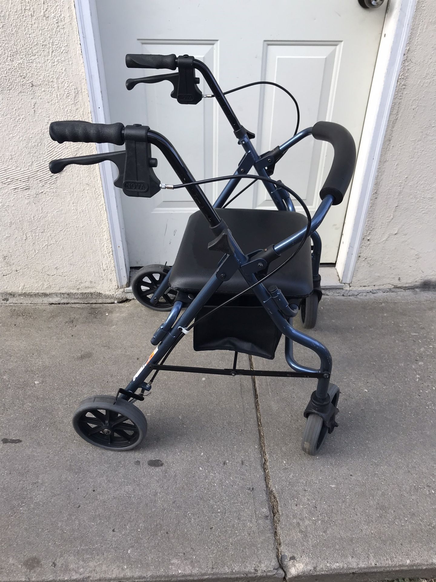 ROLLING WALKER NOVA