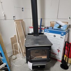us stove company new wood stove with pipe kit.  heats up to 3200sq ft