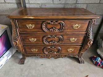 Clawfoot dresser