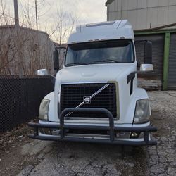2005 VOLVO VNL 670