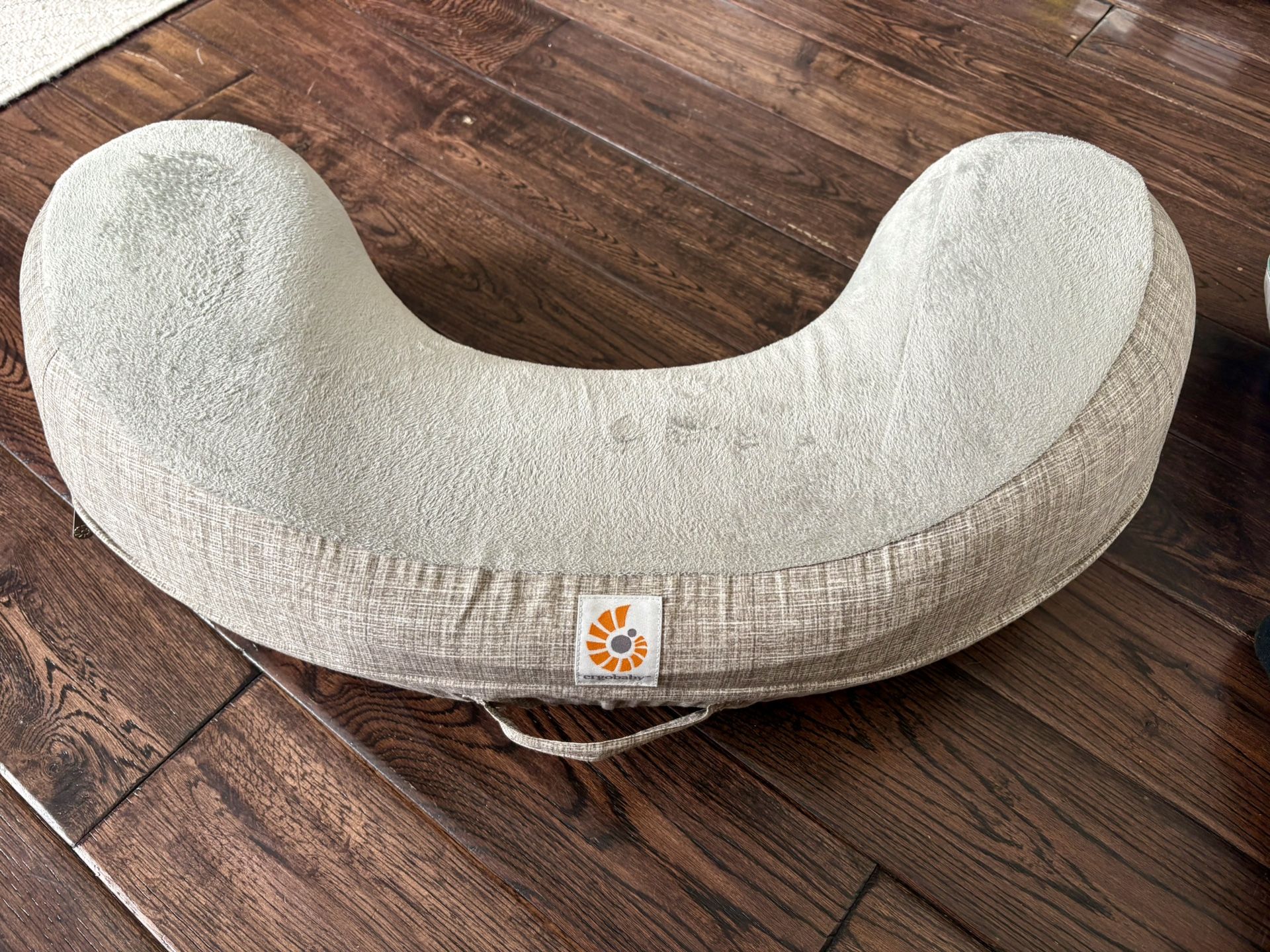 Ergobaby breastfeeding pillow