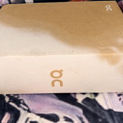 On Clouds size 8 men