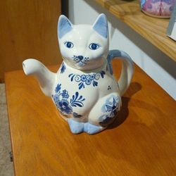 Delft Blue Cat Teapot