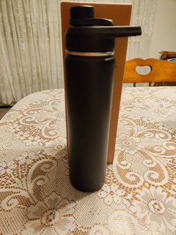 A 24 oz double insulated cold/ hot tumbler. Throwing in a free tea maker/ press. Both never used