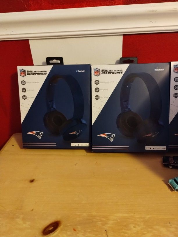 Brand New In Box Two Pair Of New England Patriots Bluetooth Wireless Headphones Over The Ear