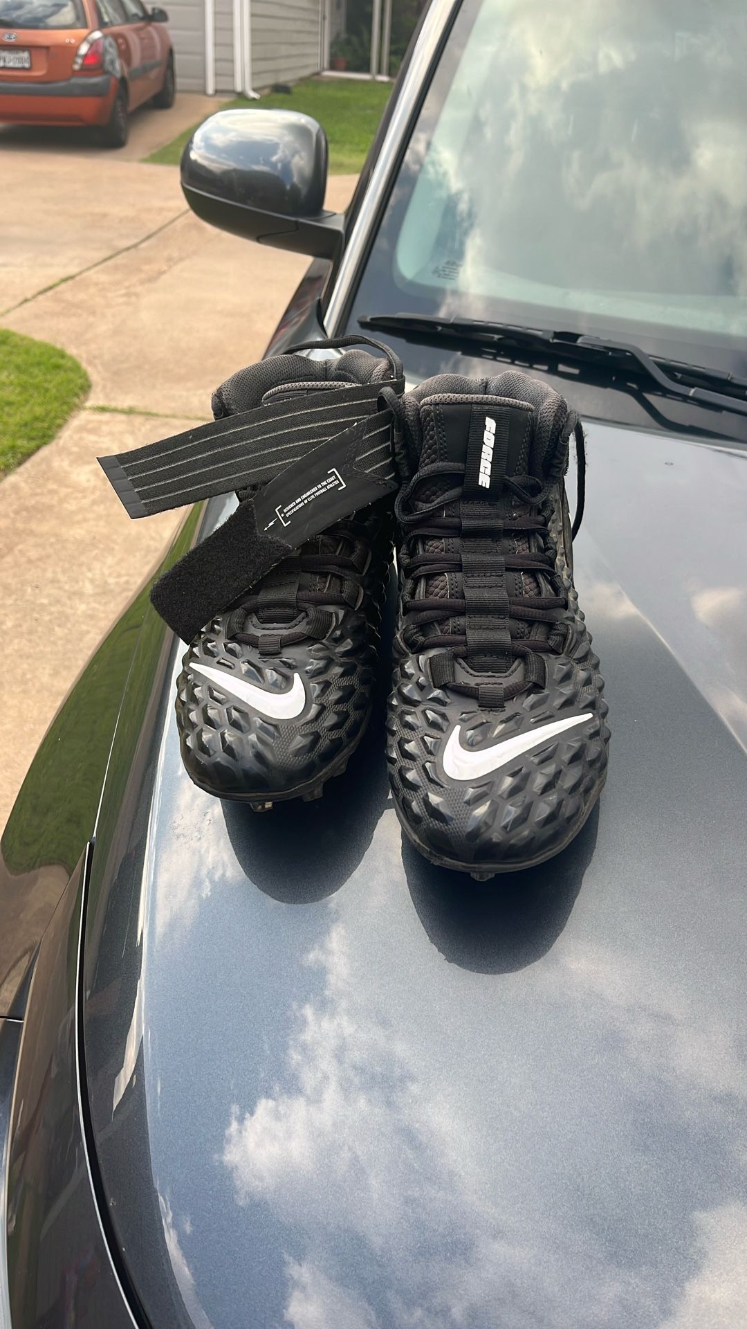 Nike Force Foot Ball Cleats Size 8.5