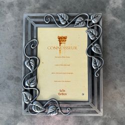 Vintage Connoisseur Decorative Frame 5x7” Metal Silver Leaves Vines Picture Holder