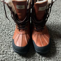 Size 8 Men’s Ugg boots 