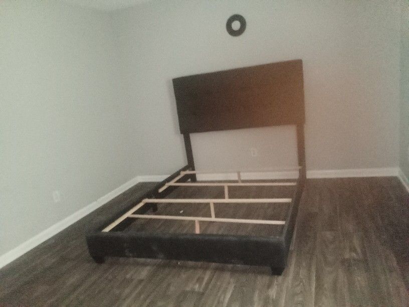 Twin size Bed Frame ๐๏ธ ๐ด