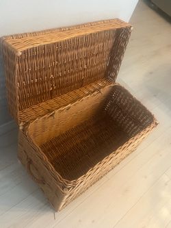 Large Wicker Storage Chest with Lid