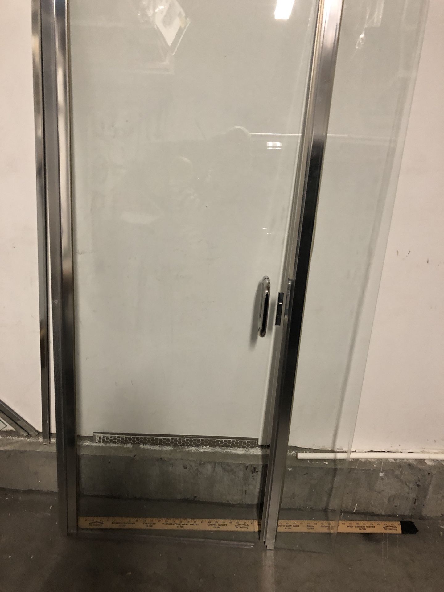 Glass shower door