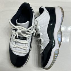 Jordan 11 iridescent 