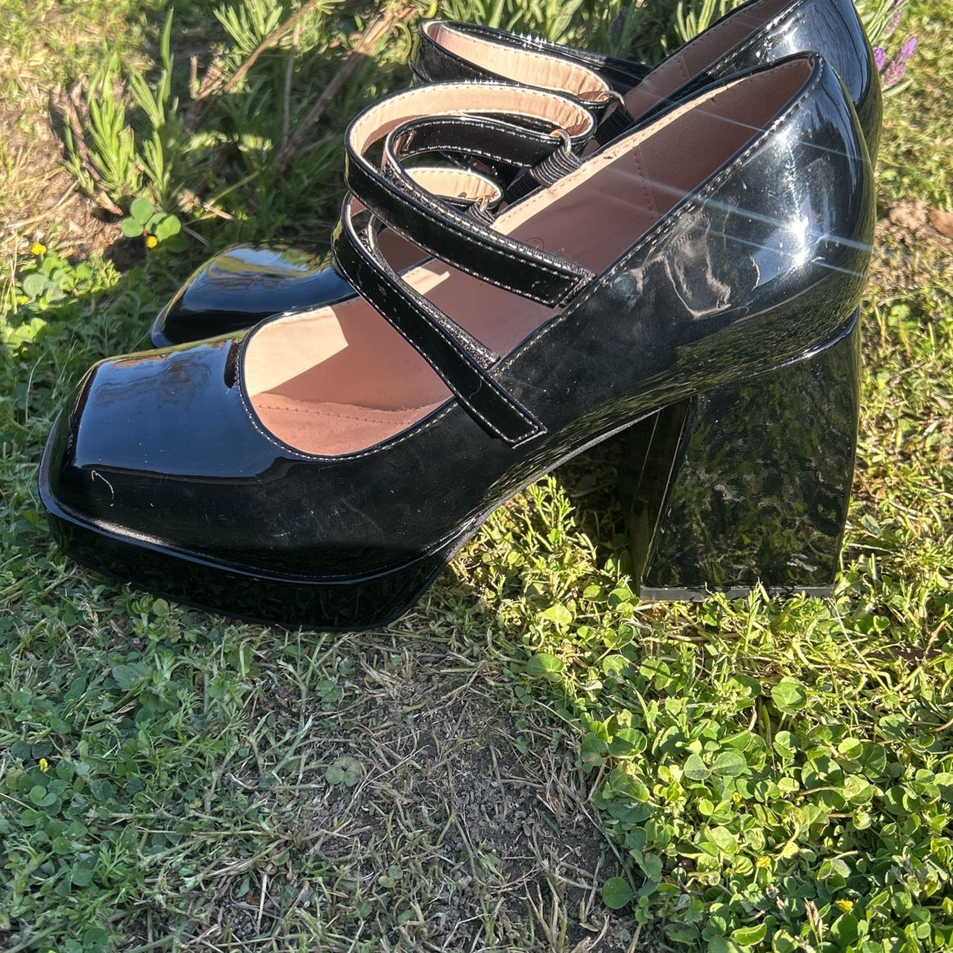 Mary Jane Black Chunk Heels