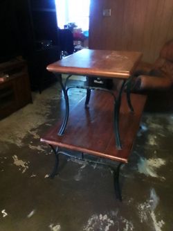 RUSTIC FARMHOUSE STYLE SOLID WOOD WITH DECORATIVE WROUGHT IRON BASE