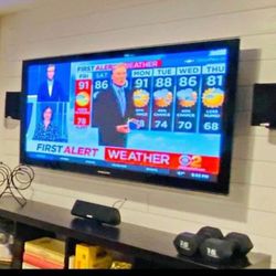 50 Inch Vizio Plasma TV With Mount And Remote 