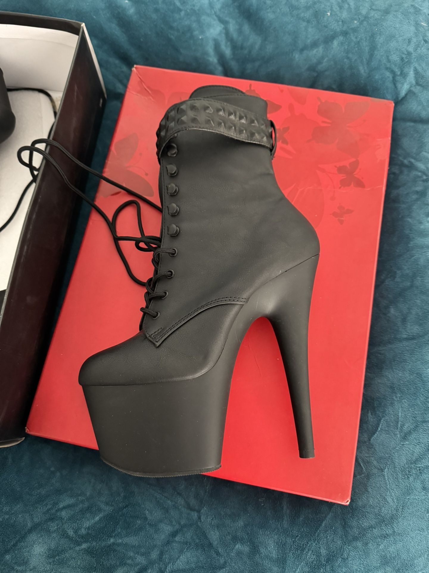 7in PLEASERS boot Size 8