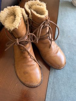 Uggs Leather ankle boots in good condition.