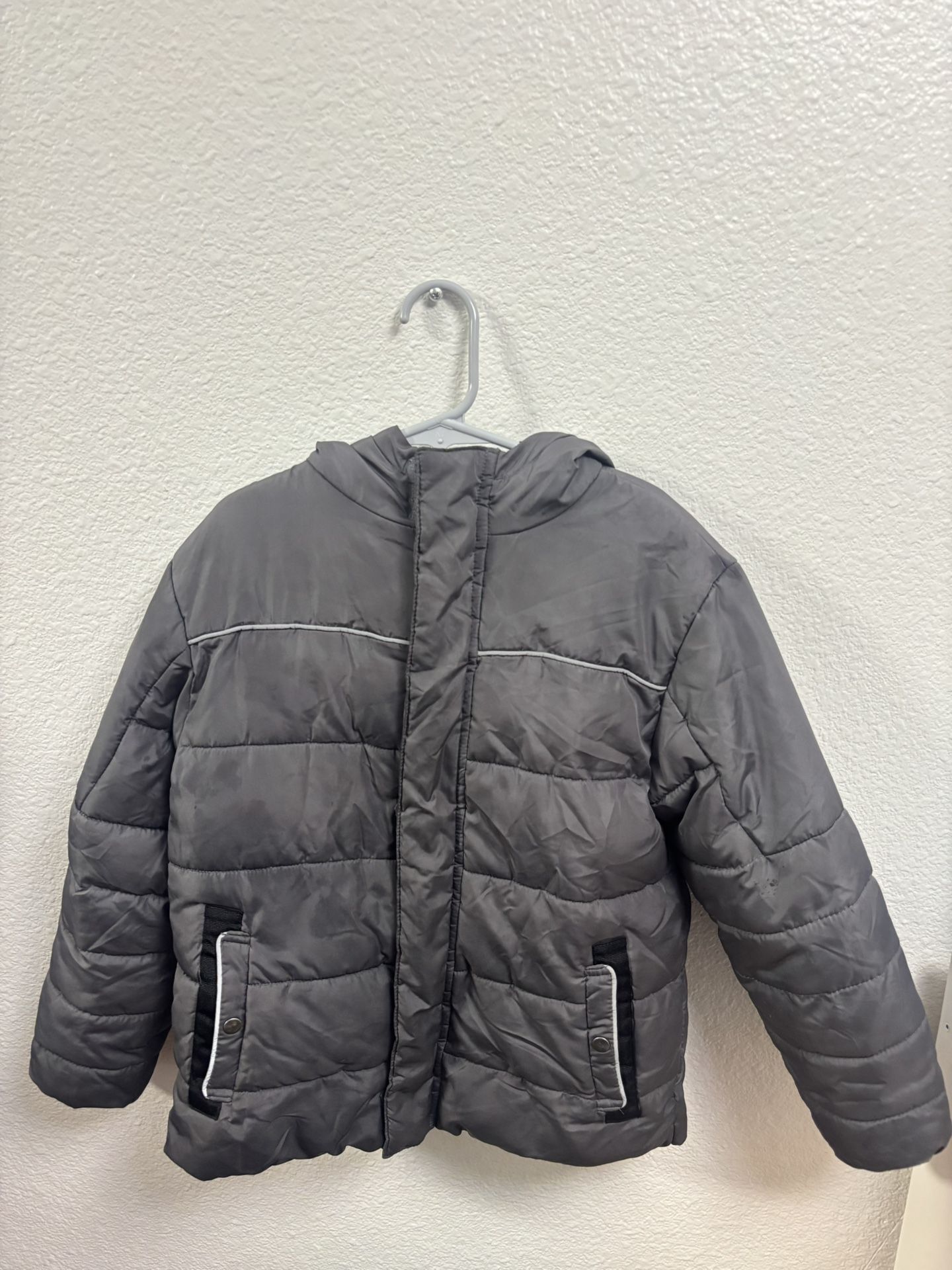 SwissTech hooded puffer jacket with a sherpa lining, size S/CH (6-7)