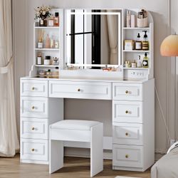 White Vanity Desk Light Up Mirror (New In Box)