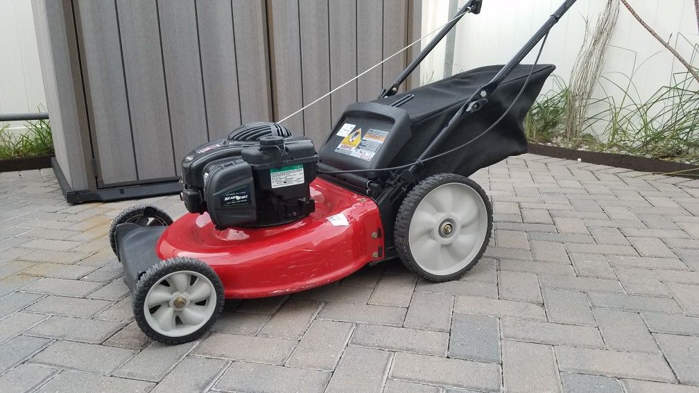 Yard Machine 21" 550Ex Briggs & Stratton Lawn Mower