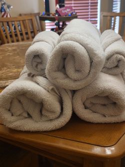 Set 5 Clean white towels:  3 bath, 2 hand towels.  Used, in VGC.   
Pickup only. Cross streets are Bell Rd and 55th Ave Glendale 85308. Cash venmo zel