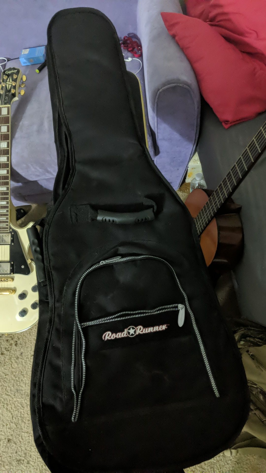 Guitar traveling case