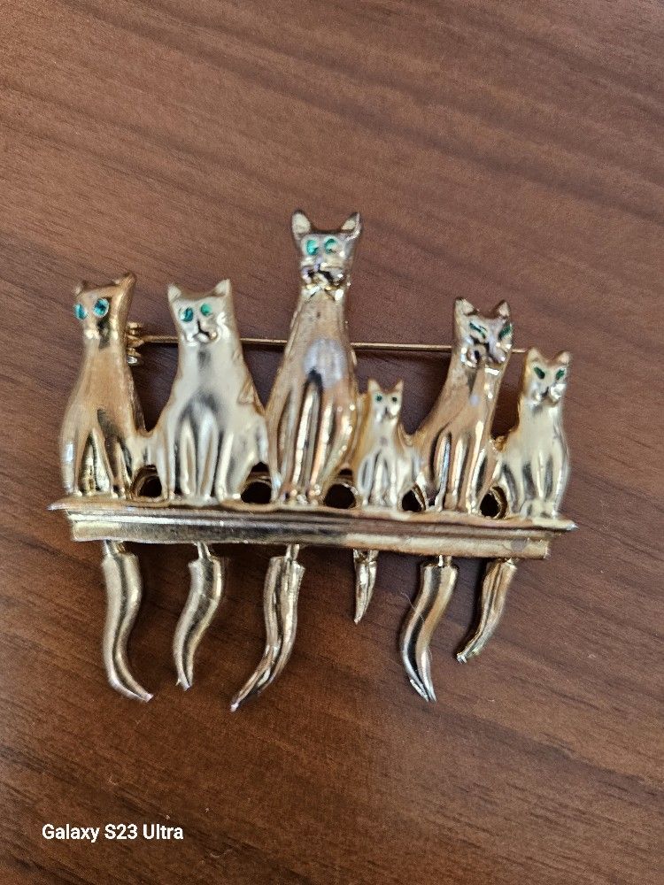 BROOCH