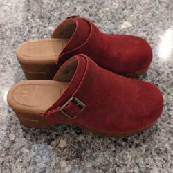 Red Leather Suede Clogs 6.5 or 7 White Mountain 