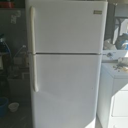 Apartment Size Fridge Fridgedaire 