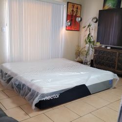 NEW KING SIZE NECTAR LUXE MEMORY FOAM MATTRESS FOR SALE! IN EXCELLENT CONDITION,  FREE DELIVERY,  GREAT DEAL!!!!