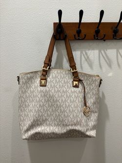 Michael Kors MK Signature Tote Bag