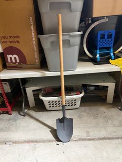 Full-Size Digging Shovel with Wood Handle